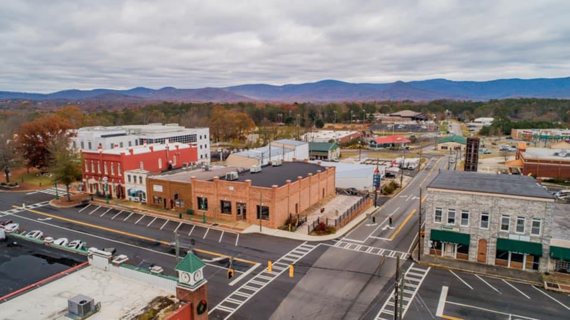 Community Relocation Guide for Jasper, GA showing a photo of downtown Jasper